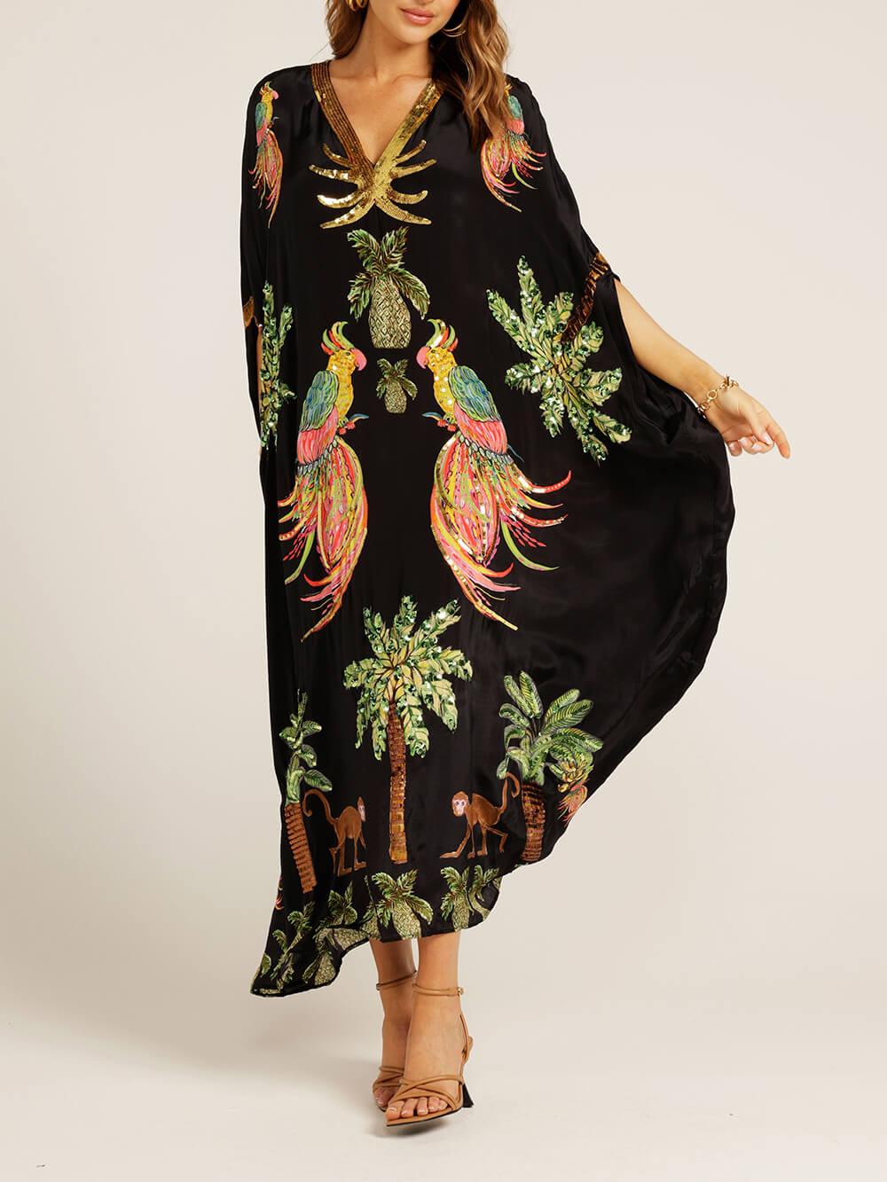Einzigartiges Kleid mit überschnittenen Schultern und Kokospalmen-Print