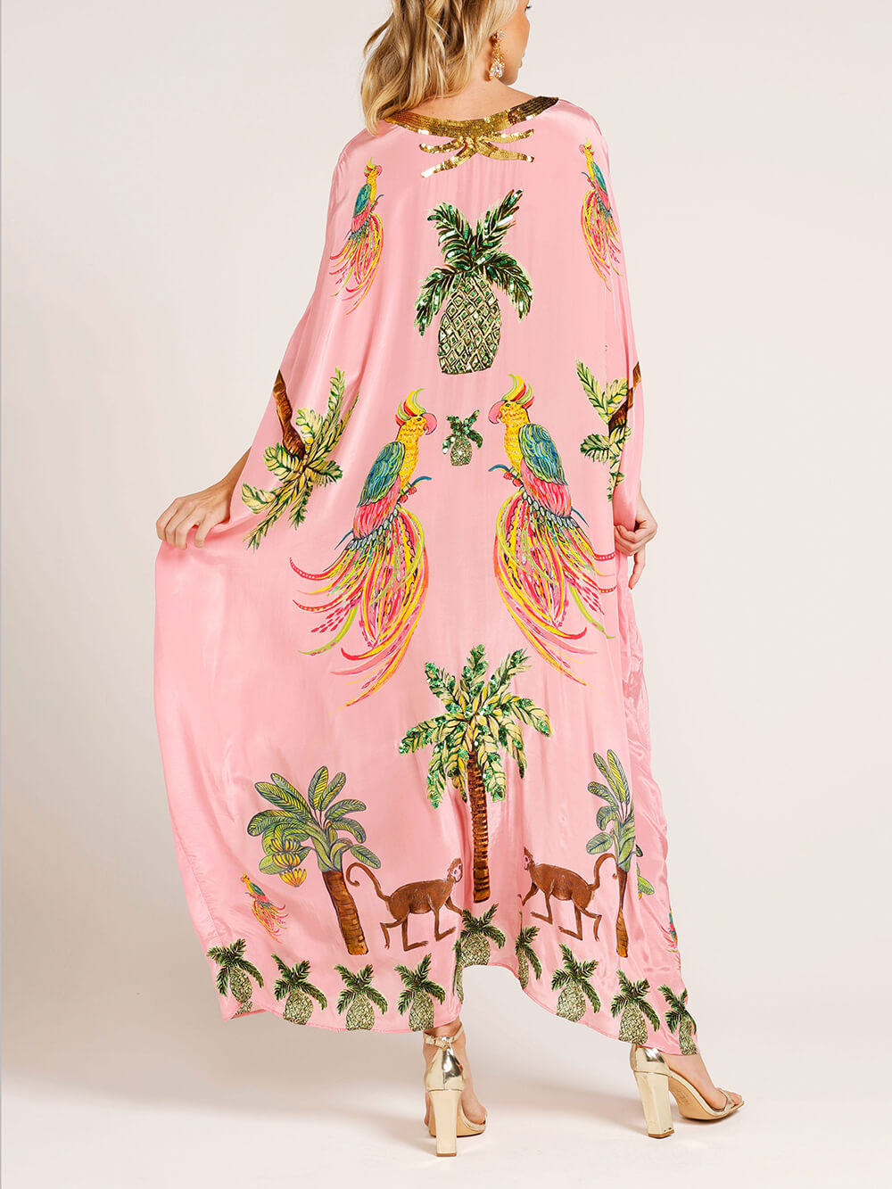 Einzigartiges Kleid mit überschnittenen Schultern und Kokospalmen-Print