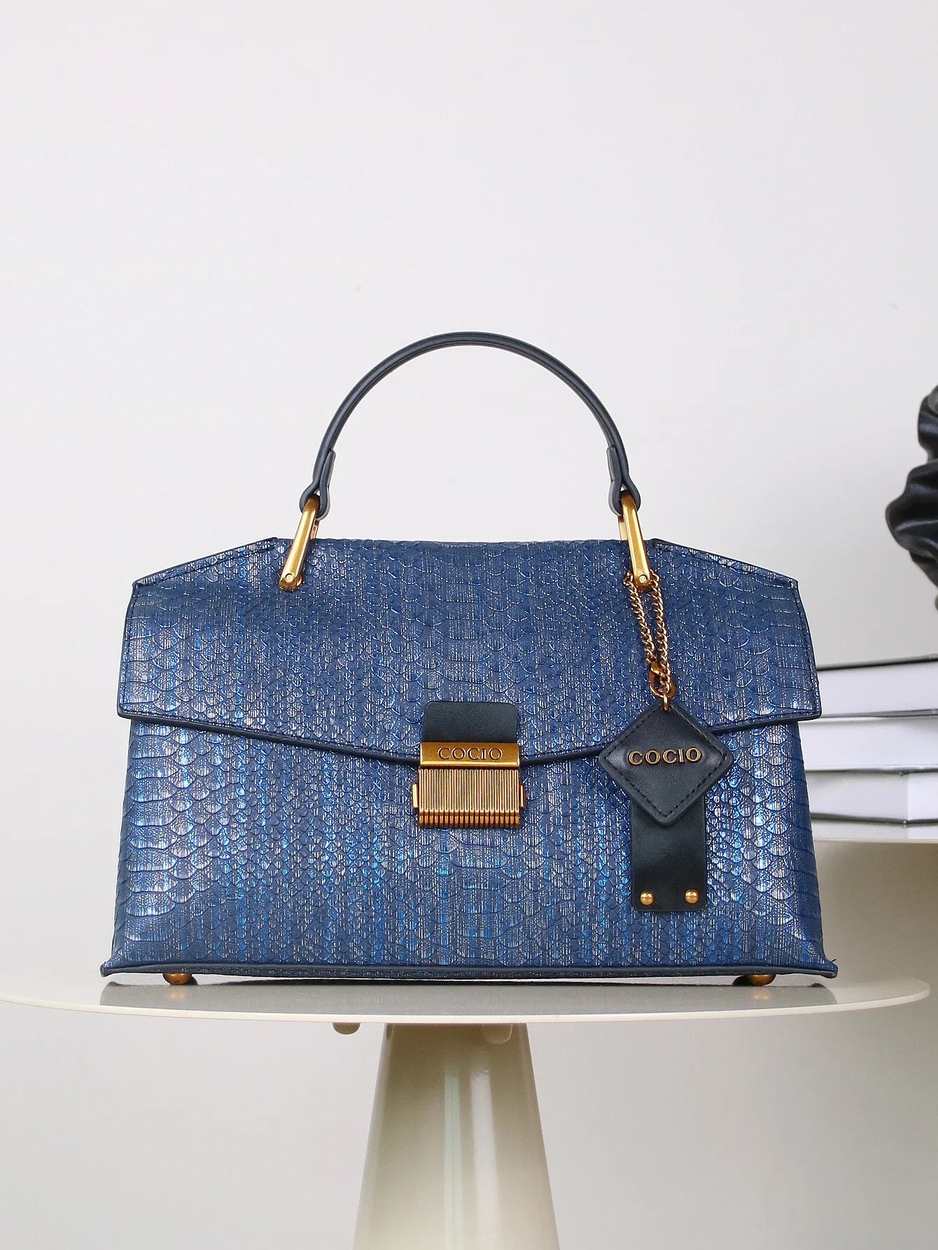 Cocio - Tasche mit geprägtem Schlangenmuster