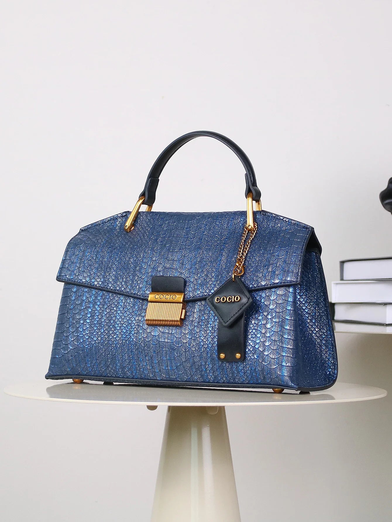 Cocio - Tasche mit geprägtem Schlangenmuster