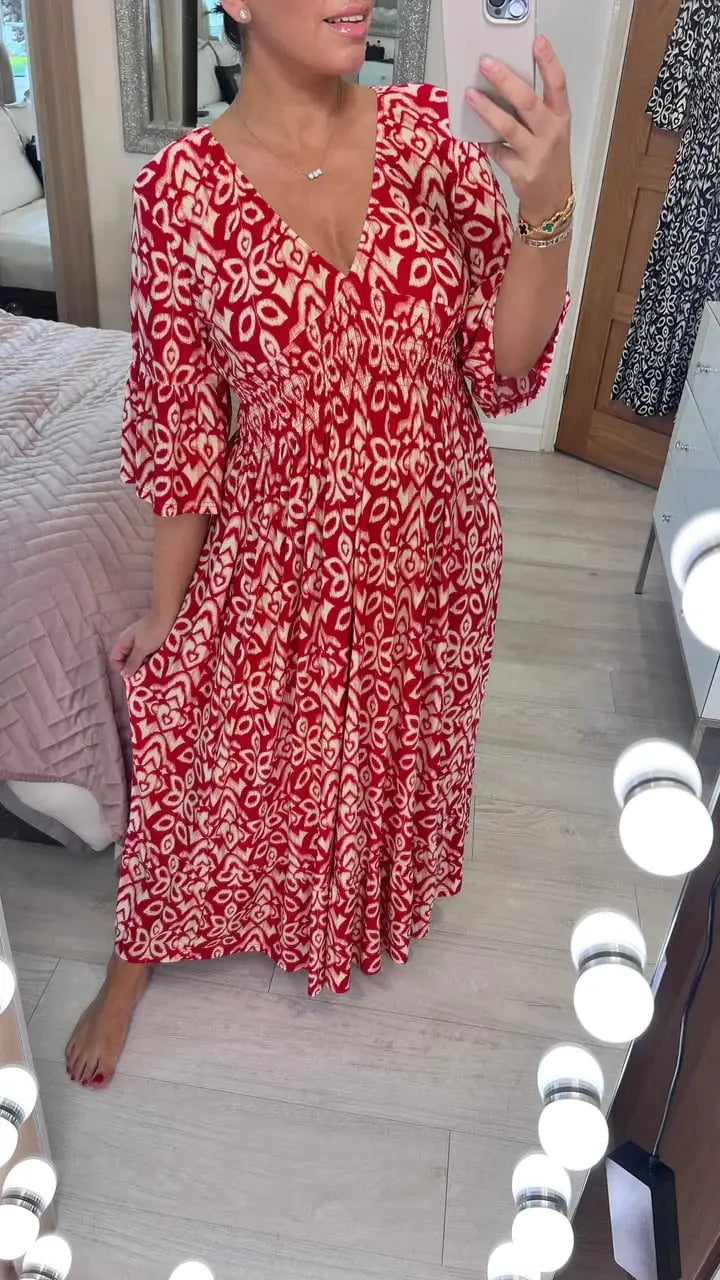 Robe fleurie avec décolleté en V