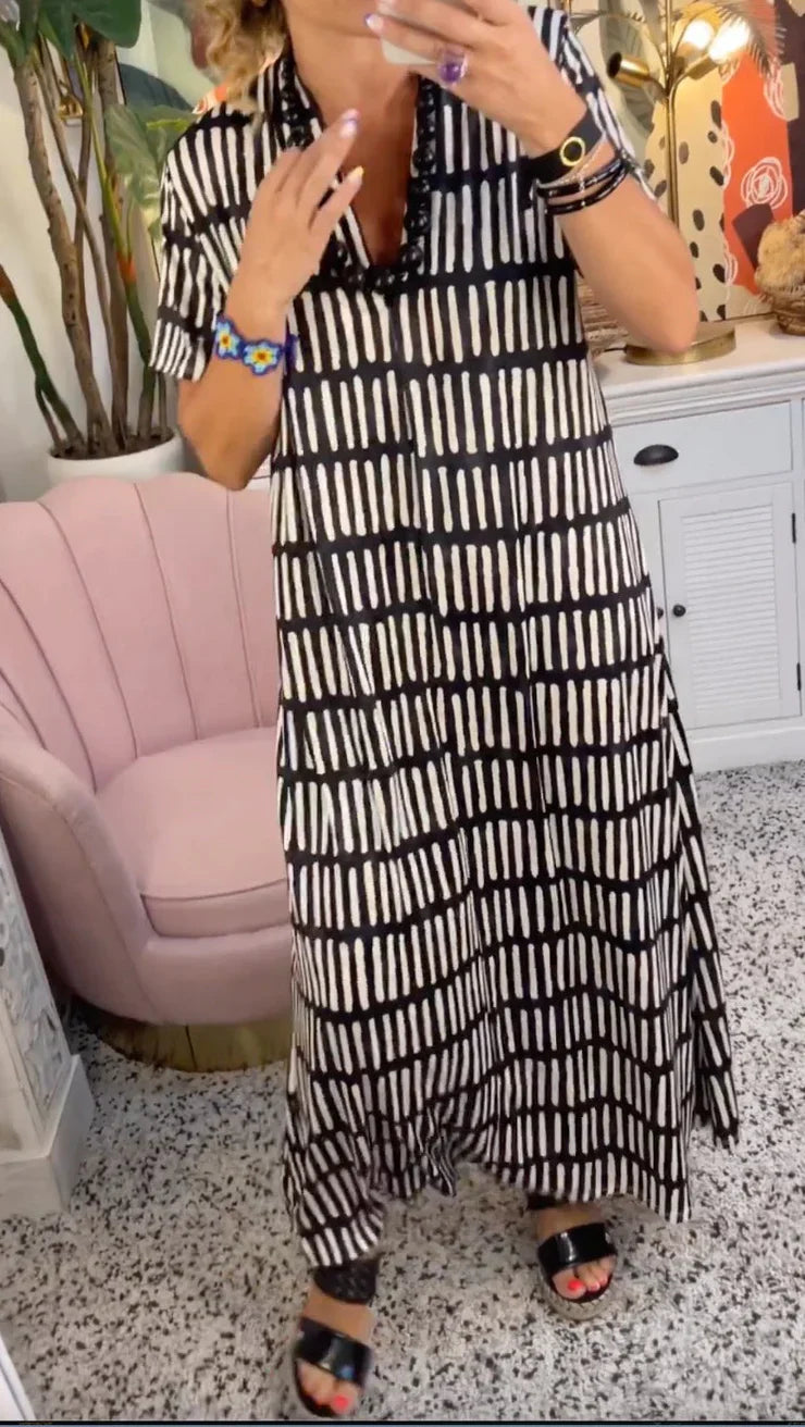 Robe maxi moderne à manches courtes et col en V - Chloé® Paris