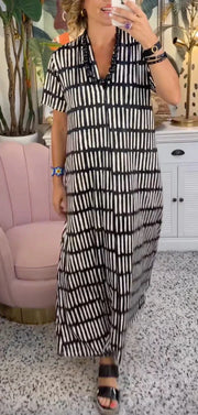 Robe maxi moderne à manches courtes et col en V - Chloé® Paris