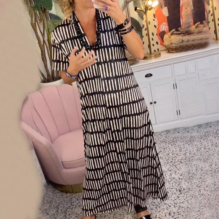 Robe maxi moderne à manches courtes et col en V - Chloé® Paris