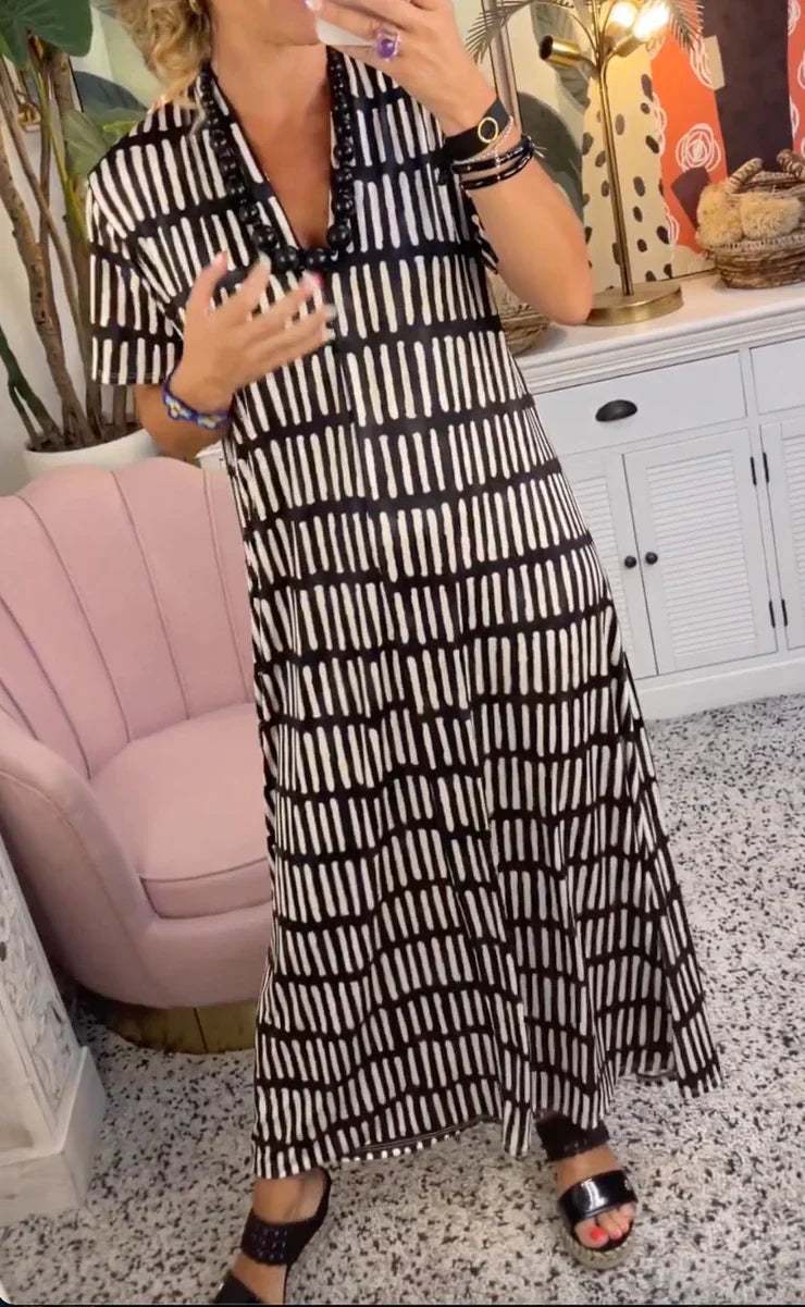 Robe maxi moderne à manches courtes et col en V - Chloé® Paris